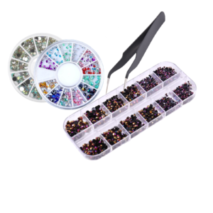 Kövek és díszítő elemek